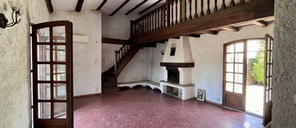 Maison traditionnelle 10 pièces de 330 m² à Éguilles (13510)