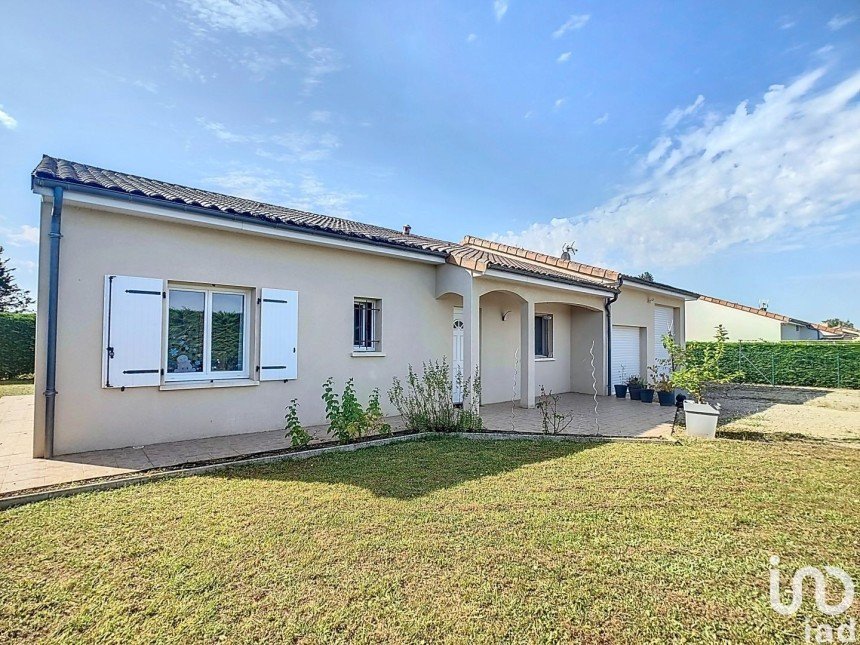 Maison 4 pièces de 92 m² à Voulon (86700)