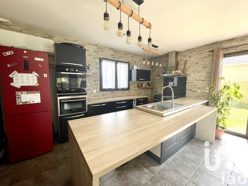 Maison 6 pièces de 130 m² à Belin-Béliet (33830)