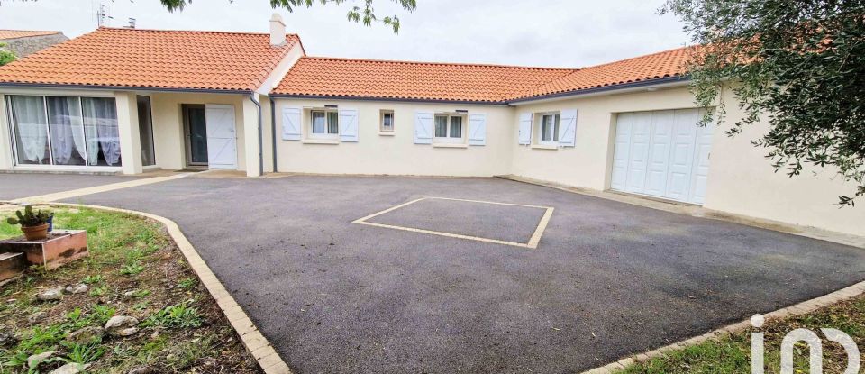 House 5 rooms of 130 m² in Fontenay-le-Comte (85200)