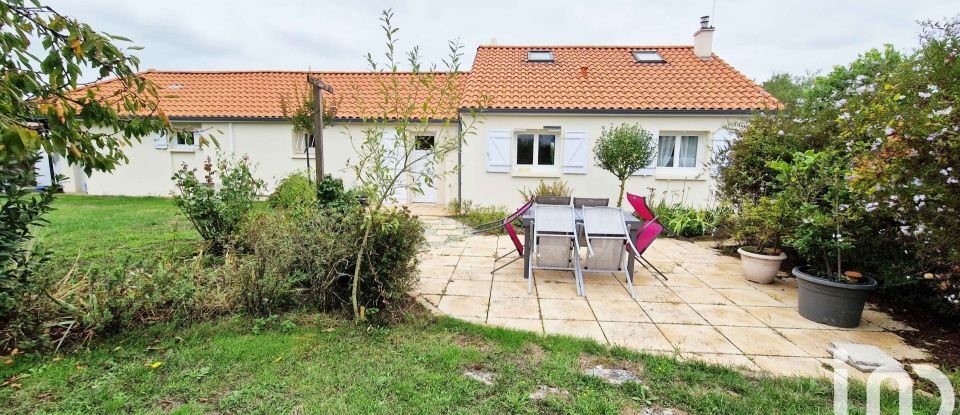 House 5 rooms of 130 m² in Fontenay-le-Comte (85200)