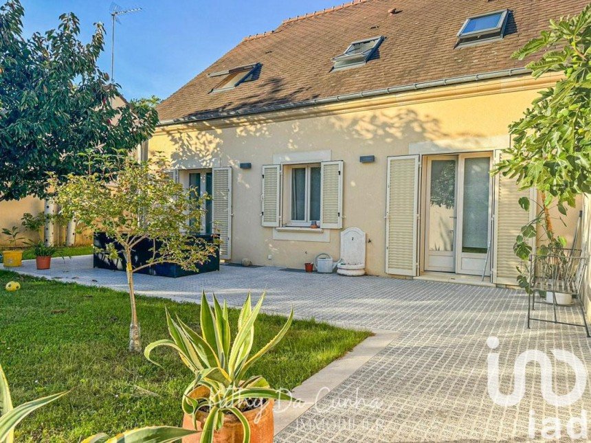 House 10 rooms of 162 m² in Rosny-sur-Seine (78710)