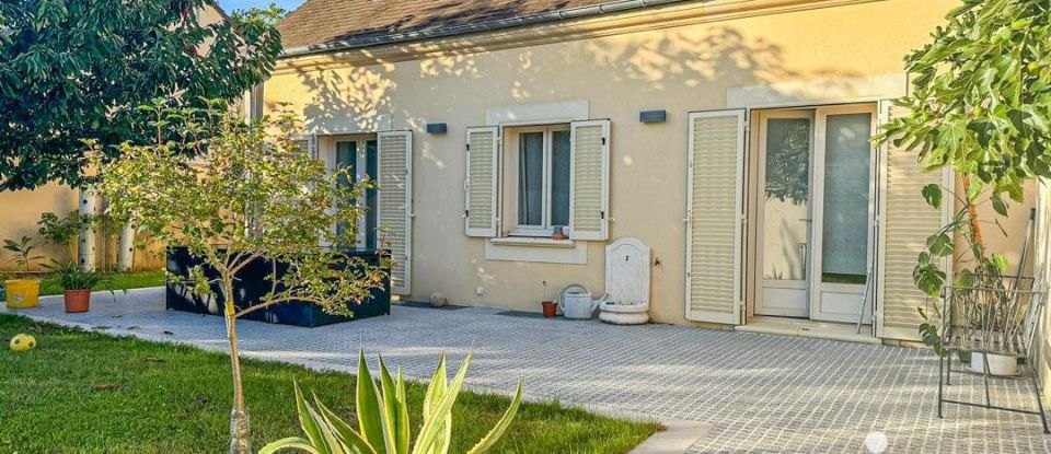 House 8 rooms of 162 m² in Rosny-sur-Seine (78710)