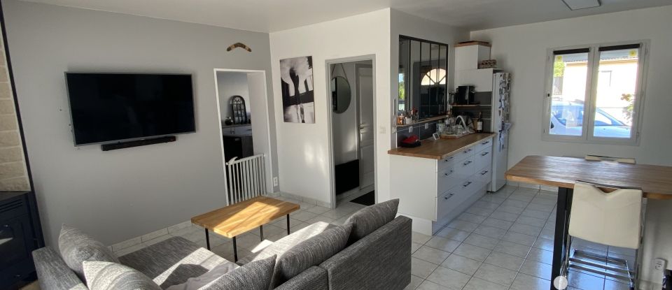 House 4 rooms of 85 m² in Fléac (16730)