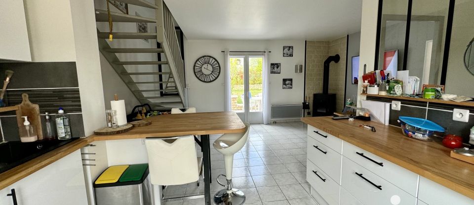 House 4 rooms of 85 m² in Fléac (16730)