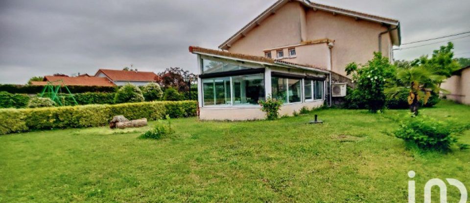 Maison 7 pièces de 233 m² à Saint-Clair-du-Rhône (38370)