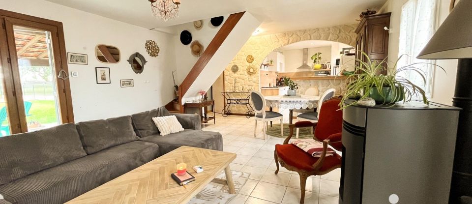 Country house 4 rooms of 116 m² in Villeselve (60640)