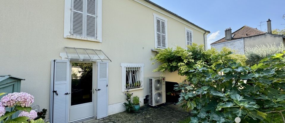 Traditional house 6 rooms of 147 m² in Brie-Comte-Robert (77170)