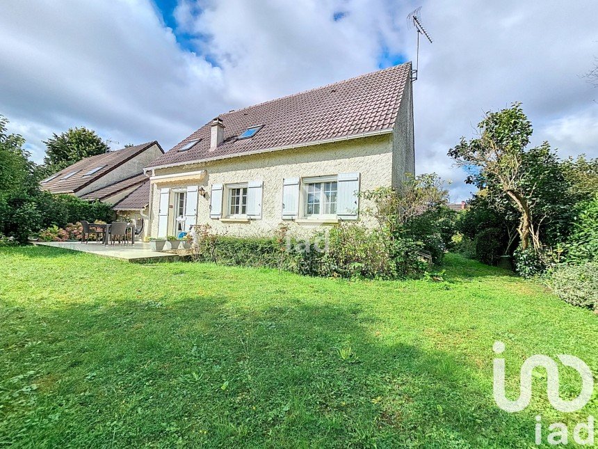 House 7 rooms of 114 m² in La Queue-en-Brie (94510)