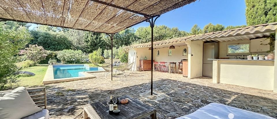 Maison traditionnelle 8 pièces de 222 m² à Le Castellet (83330)