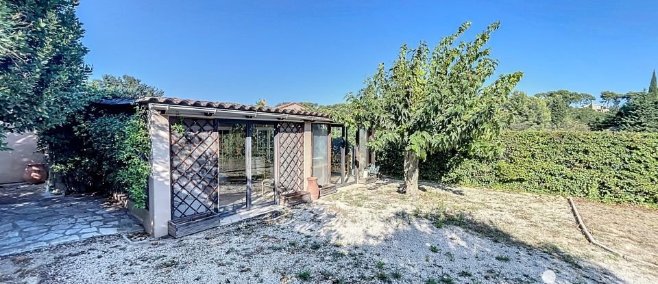 Maison traditionnelle 8 pièces de 222 m² à Le Castellet (83330)