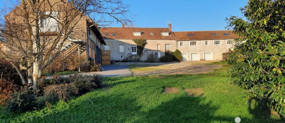 Maison 8 pièces de 326 m² à Grisy-Suisnes (77166)