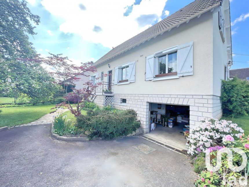 Maison 7 pièces de 160 m² à Morigny-Champigny (91150)