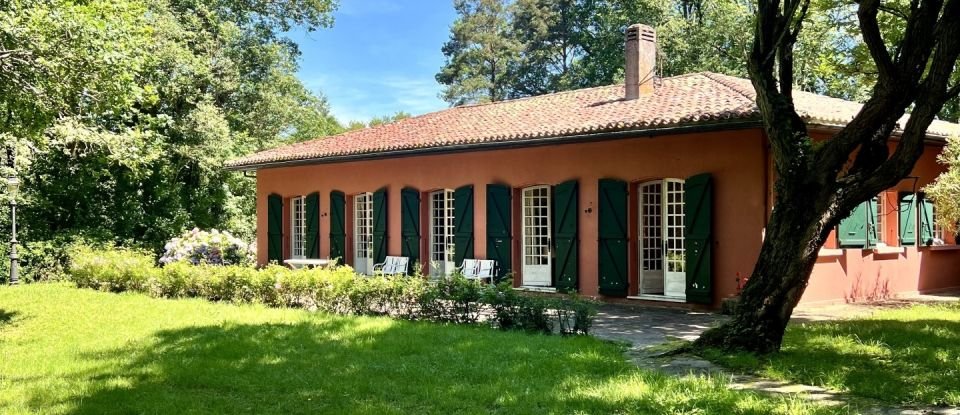 Traditional house 11 rooms of 300 m² in Ascain (64310)