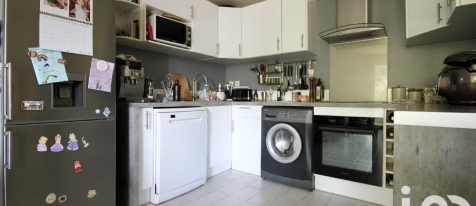 Apartment 3 rooms of 66 m² in Marseille (13011)