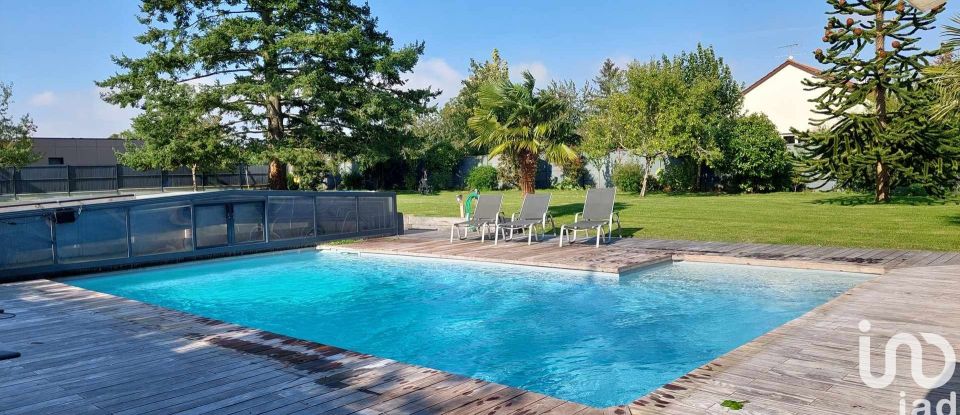 Village house 8 rooms of 220 m² in Béville-le-Comte (28700)