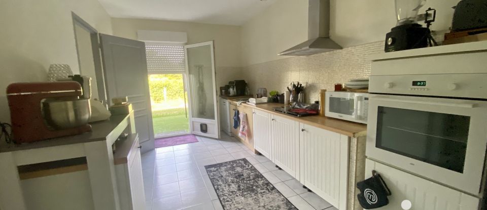 Maison 4 pièces de 111 m² à Lussac (33570)