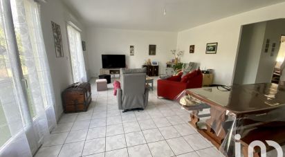 Traditional house 4 rooms of 111 m² in Lussac (33570)