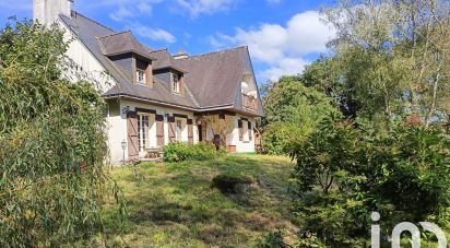 Traditional house 7 rooms of 160 m² in Lanvénégen (56320)