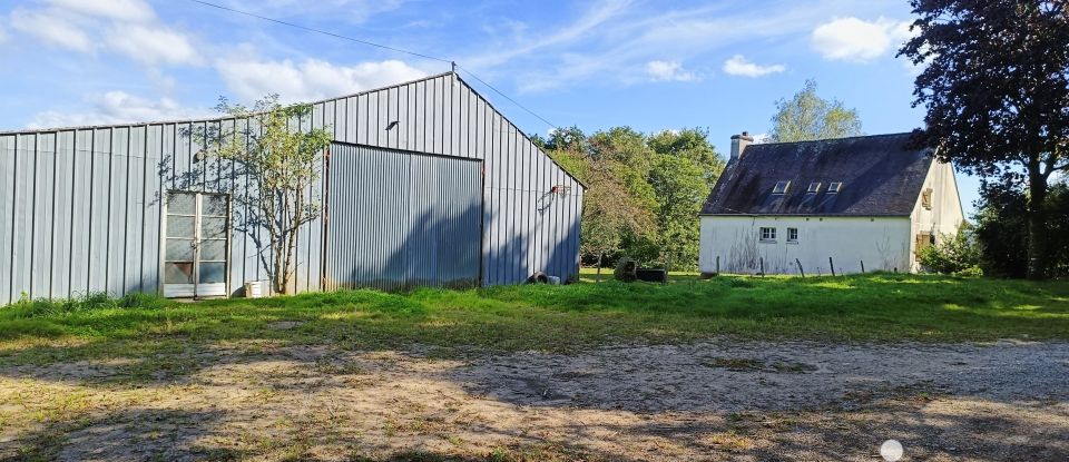 Traditional house 7 rooms of 160 m² in Lanvénégen (56320)