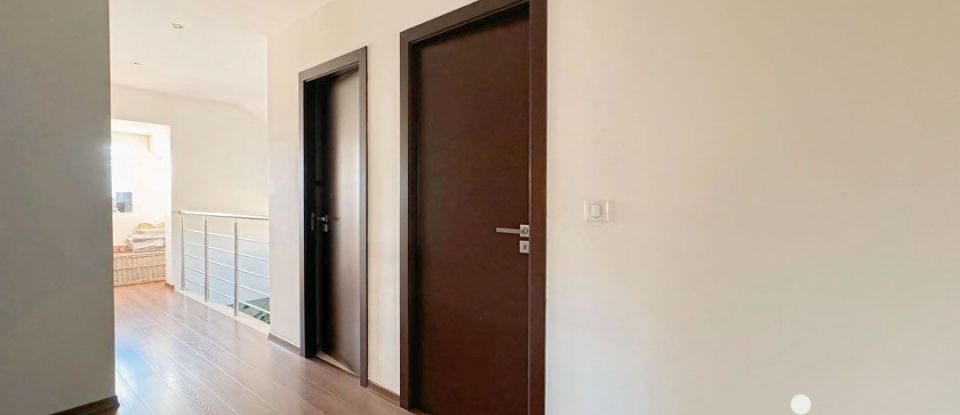 Maison 10 pièces de 162 m² à Rosny-sur-Seine (78710)