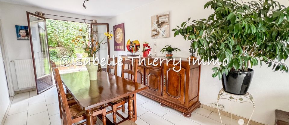 Traditional house 6 rooms of 135 m² in Saintry-sur-Seine (91250)