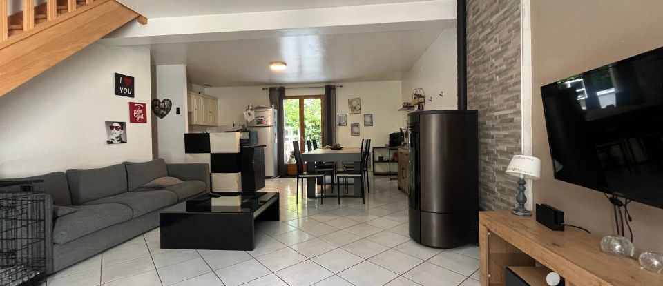 House 4 rooms of 97 m² in Bazoches-sur-le-Betz (45210)