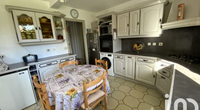 Traditional house 7 rooms of 125 m² in Marolles-en-Brie (94440)