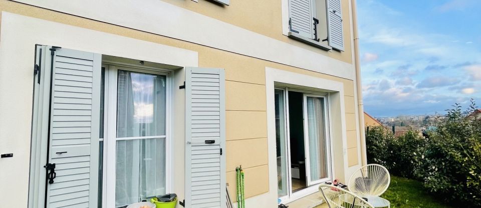 Triplex 5 pièces de 101 m² à Corbeil-Essonnes (91100)