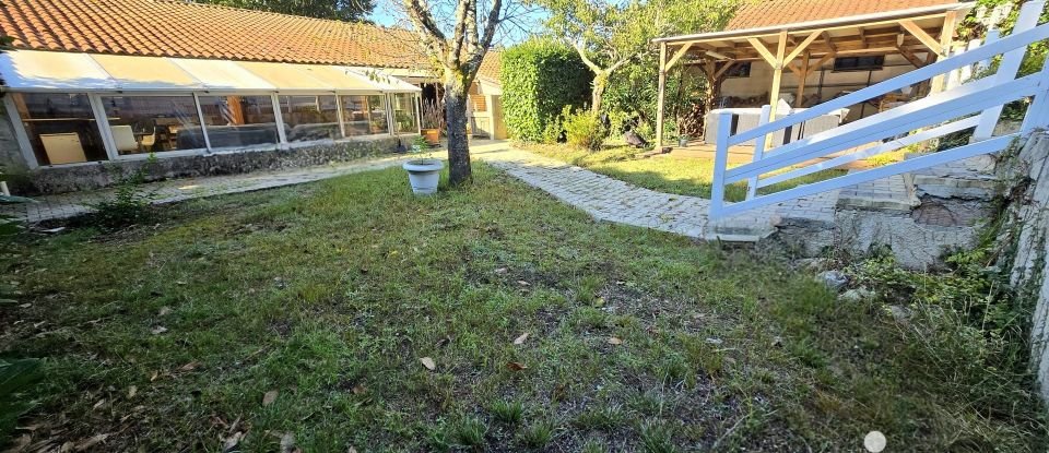 Traditional house 7 rooms of 187 m² in Hostens (33125)