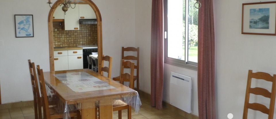 Traditional house 6 rooms of 105 m² in Pleuven (29170)