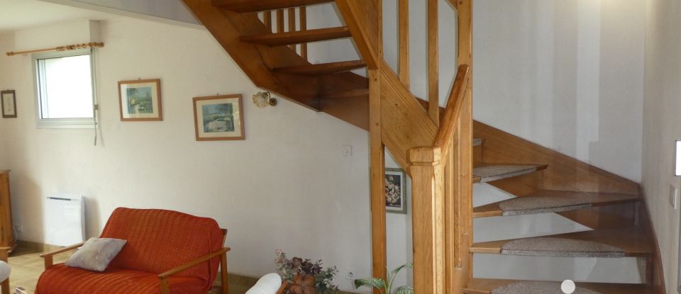 Traditional house 6 rooms of 105 m² in Pleuven (29170)