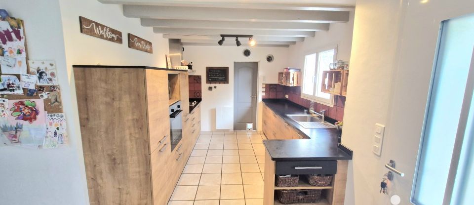 Traditional house 6 rooms of 124 m² in Hasparren (64240)