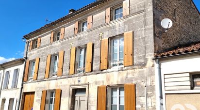 Maison 9 pièces de 220 m² à Jarnac (16200)