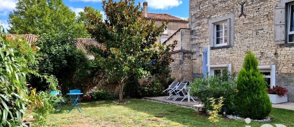 Maison 9 pièces de 220 m² à Jarnac (16200)