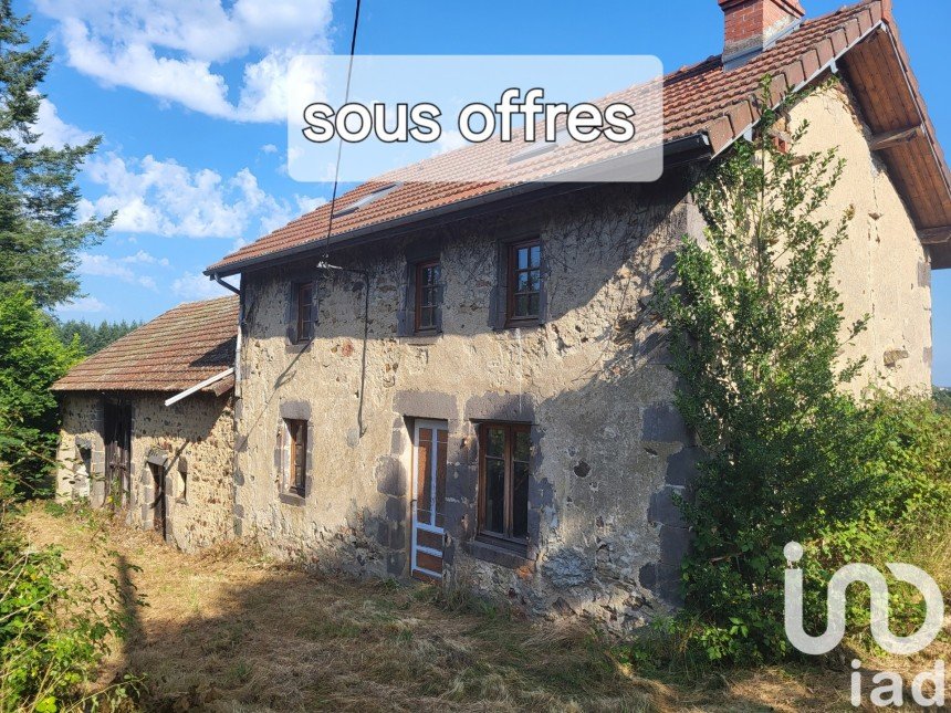 Maison traditionnelle 2 pièces de 80 m² à Chapdes-Beaufort (63230)