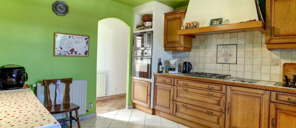 Maison 6 pièces de 205 m² à Saint-Étienne-sous-Bailleul (27920)