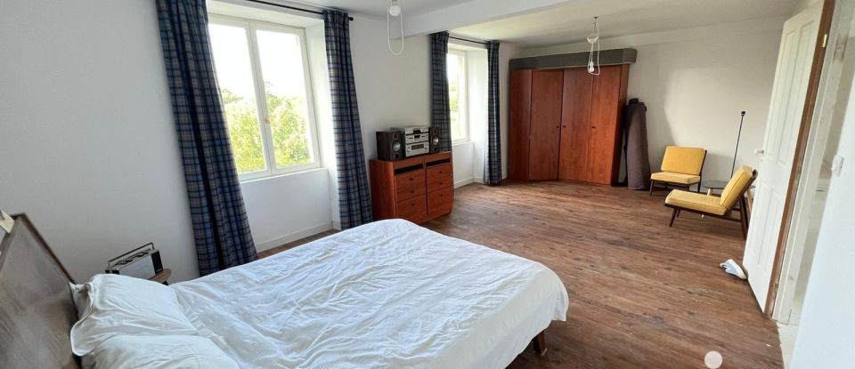 Town house 10 rooms of 458 m² in Landeleau (29530)