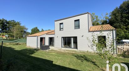 Maison 4 pièces de 115 m² à Les Herbiers (85500)