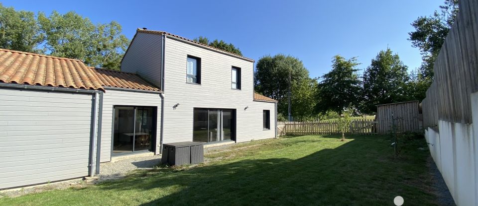 Maison 4 pièces de 115 m² à Les Herbiers (85500)