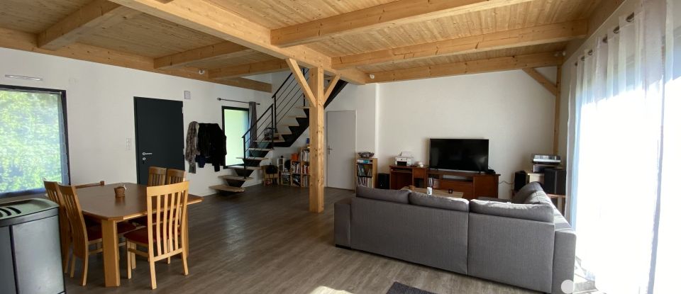 Maison 4 pièces de 115 m² à Les Herbiers (85500)