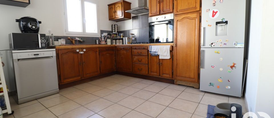 Traditional house 4 rooms of 180 m² in Charron (17230)