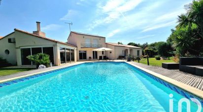 House 9 rooms of 236 m² in Mouilleron-le-Captif (85000)