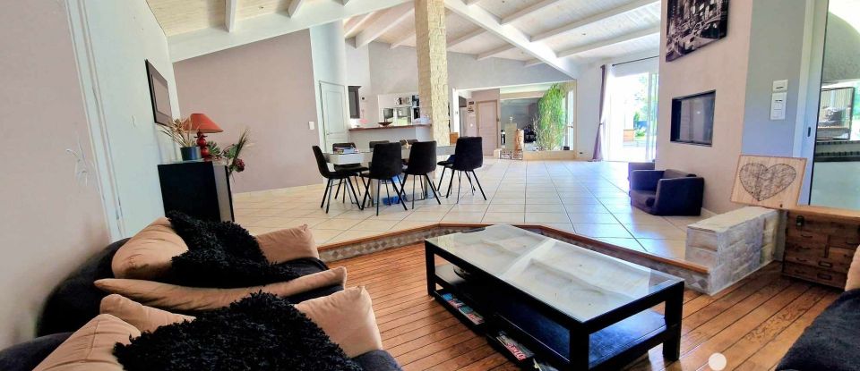 House 9 rooms of 236 m² in Mouilleron-le-Captif (85000)