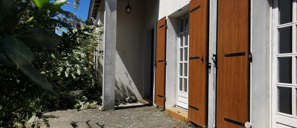 Traditional house 5 rooms of 126 m² in Royan (17200)