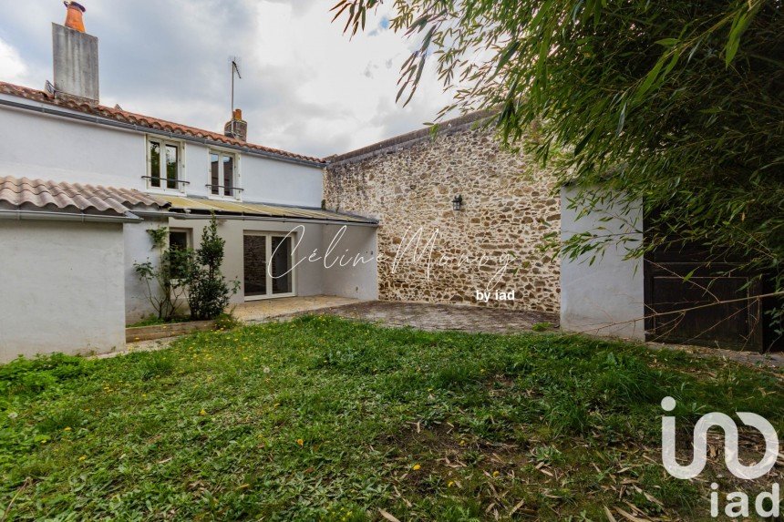 House 5 rooms of 125 m² in La Roche-sur-Yon (85000)