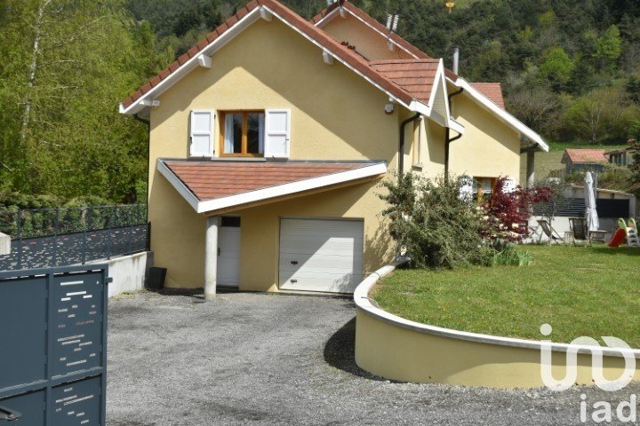 Country house 5 rooms of 158 m² in Monteynard (38770)