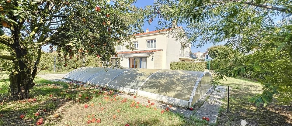 Maison traditionnelle 6 pièces de 173 m² à La Rochelle (17000)