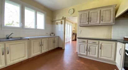 House 4 rooms of 150 m² in Saint-Quentin-de-Caplong (33220)