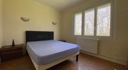 House 4 rooms of 150 m² in Saint-Quentin-de-Caplong (33220)